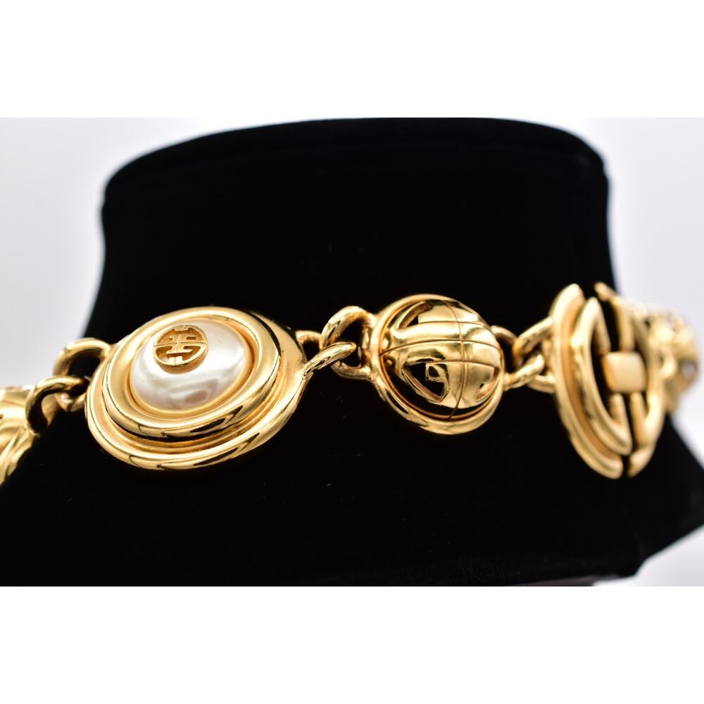 Givenchy Vintage Runway Logo Pearl Necklace Gold Medallion Statement 1980s BinBH - Picture 8 of 12